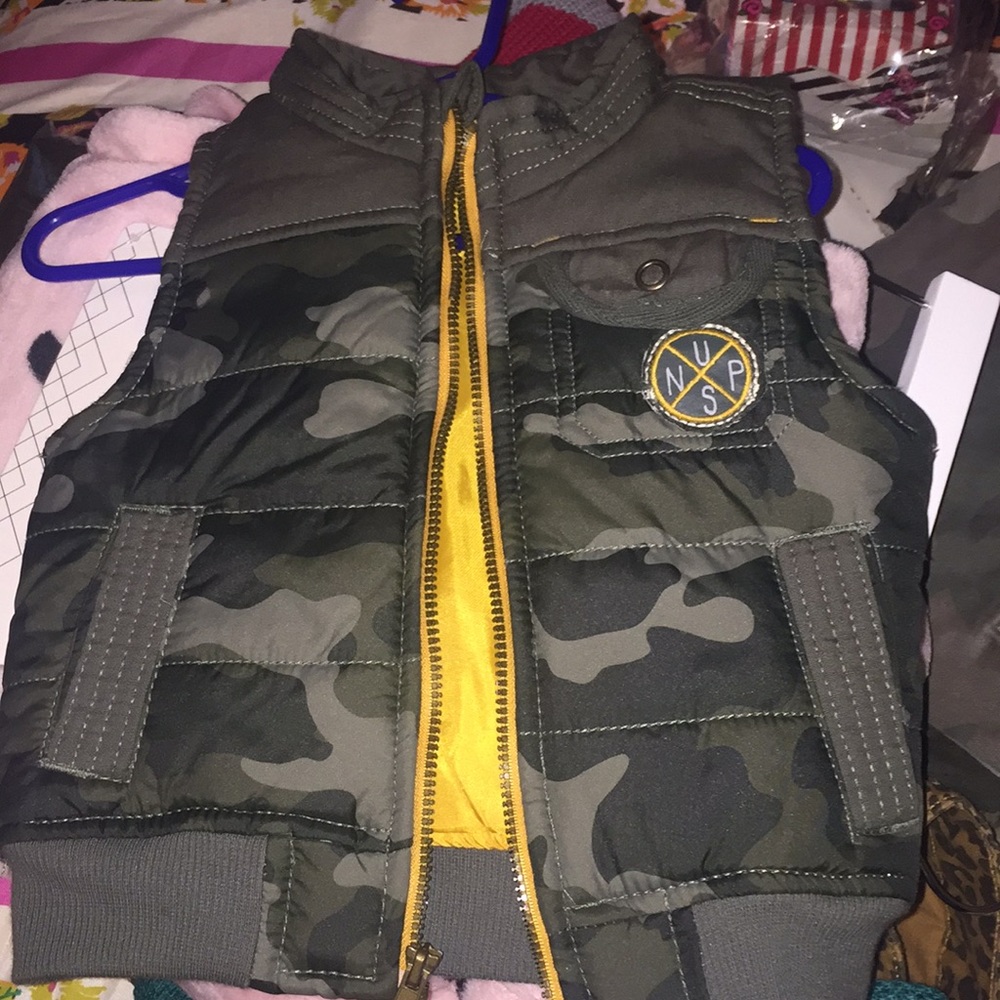 Vest-12M